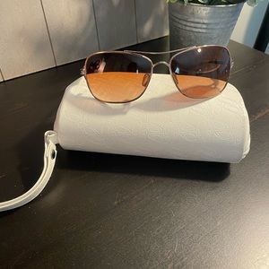 Oakley Womens Conquest sunglasses with case rose gold